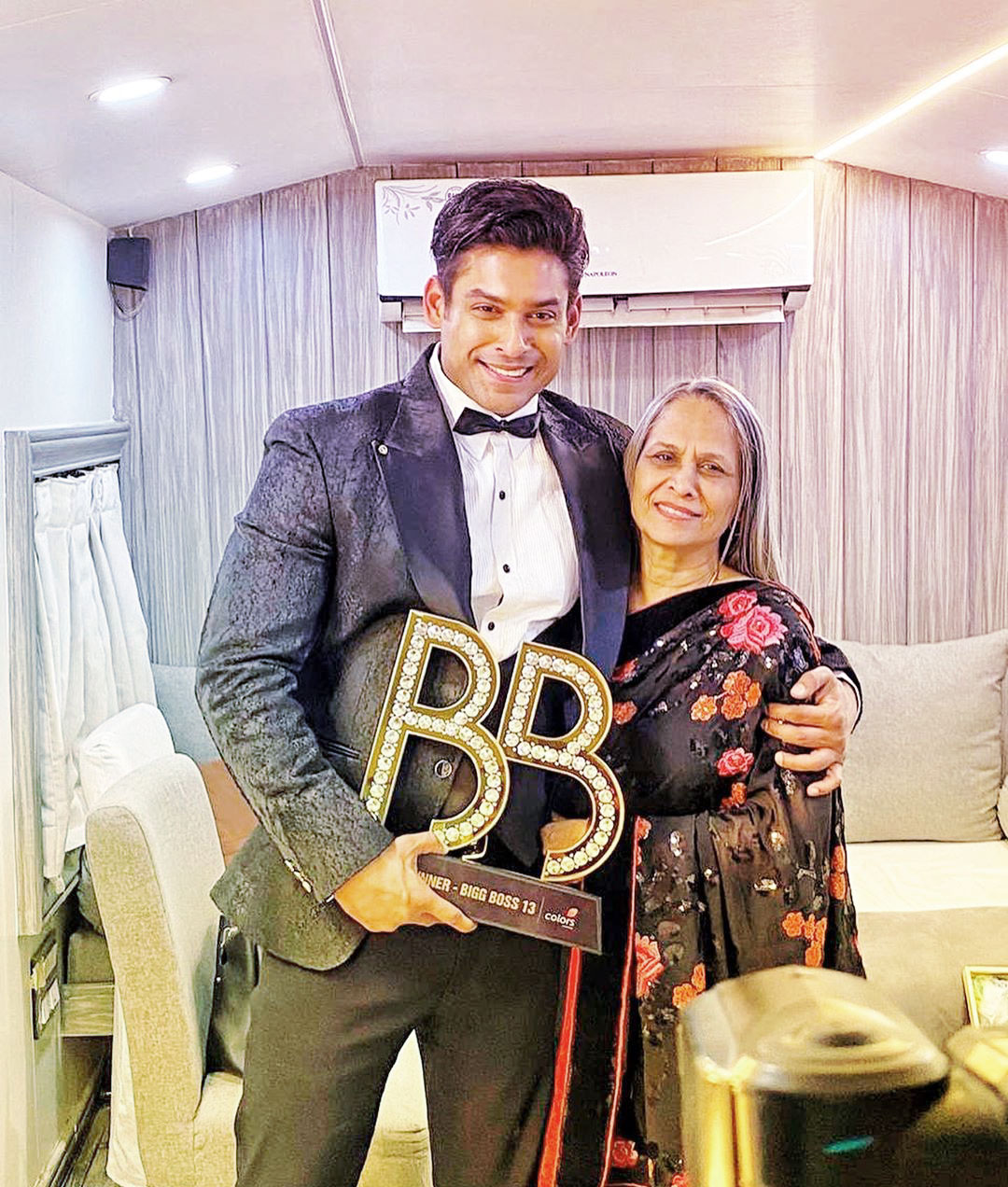 Sidharth-Shukla-With-Mother