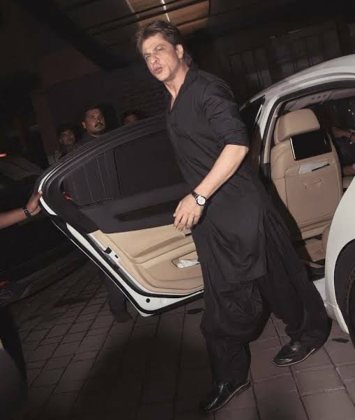 Srk in black online kurta pajama