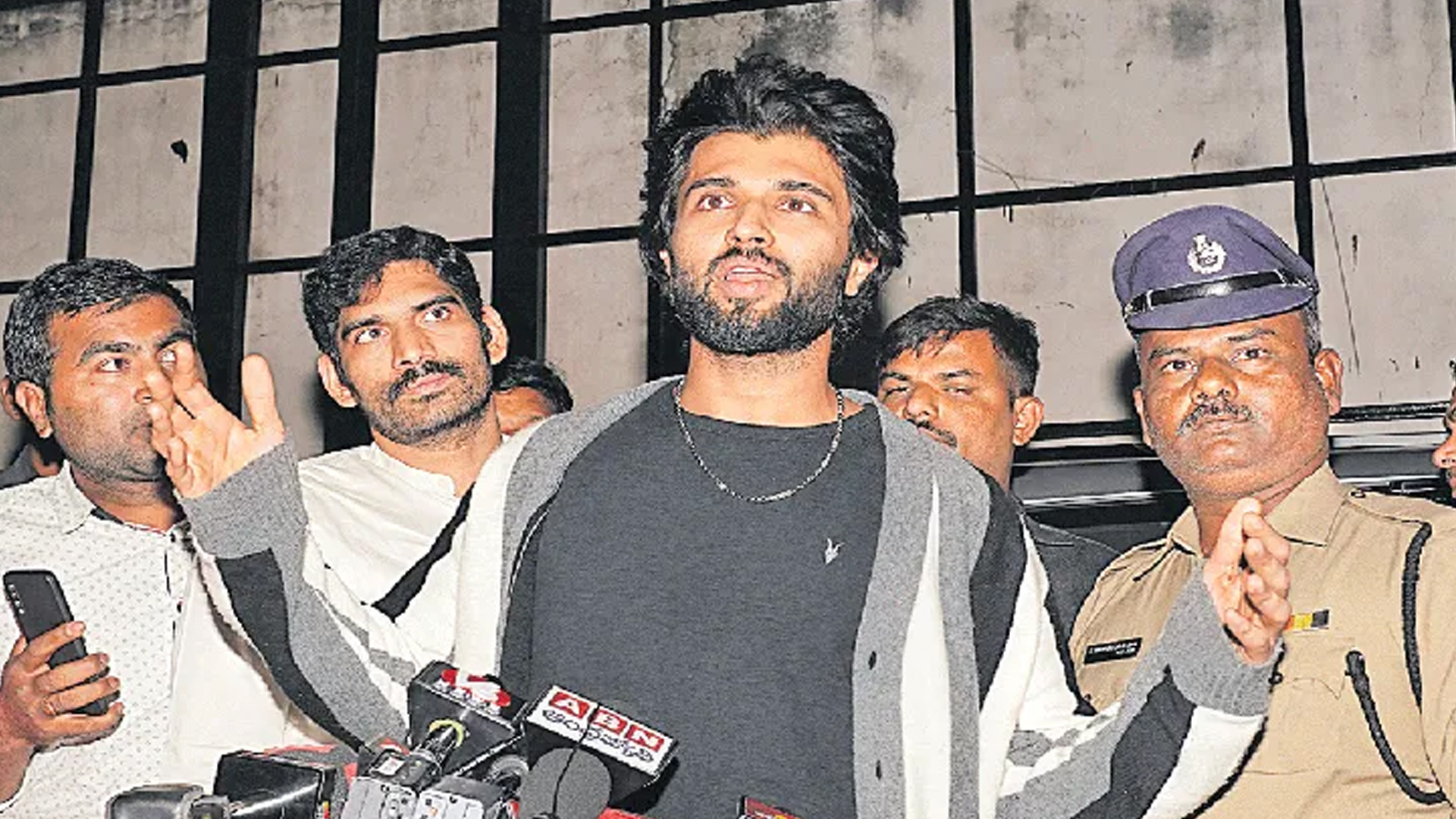 VIjay Deverakonda in Money Laundering Case-1