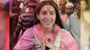Sara Ali Khan in mandir